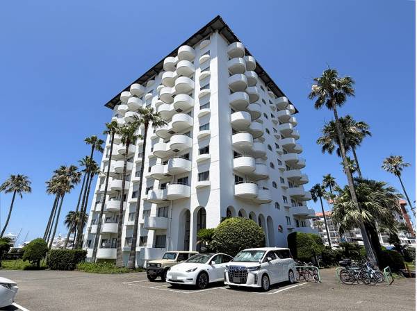 海やハーバーに囲まれた開放感が魅力的な2号棟