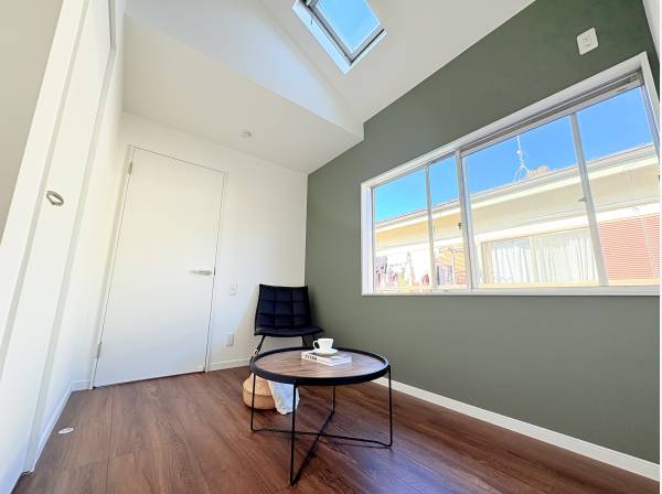 2階には少し空いたスペースにゆったりできるスペースも