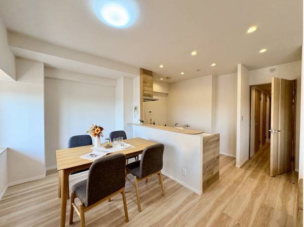 ダイニングまとまりのある空間に生まれ変わりました！