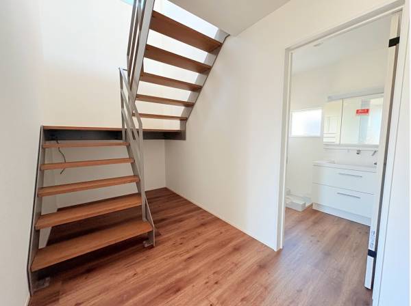 お洒落なスケルトン階段