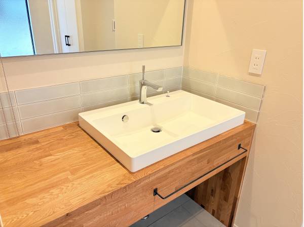 造作の洗面化粧台