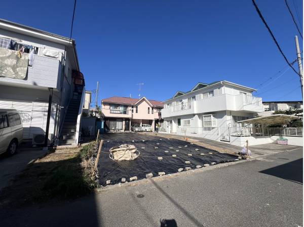 周辺には高い建物もなく、すっきりした街並みです