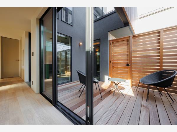 パティオはデッキ仕様に