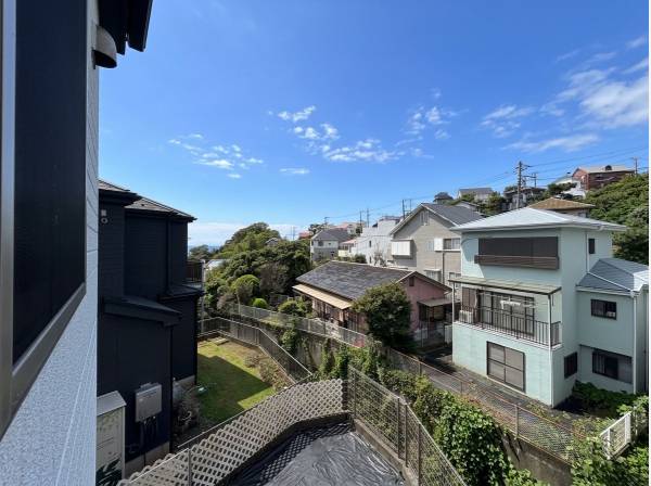 ２階からはチラッと海も見えます