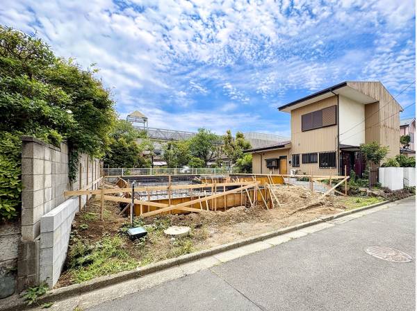 敷地ゆとりの48坪超！カースペースは並列2台可能
