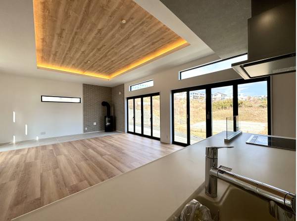 キッチンから全体を見渡します