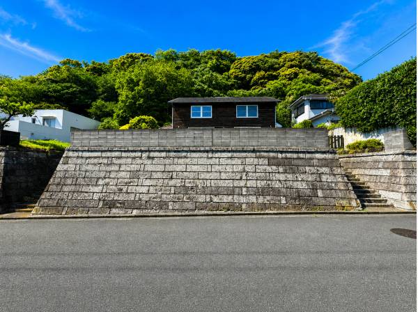 木漏れ日と青空に包まれた、まるで別荘のような住環境です。