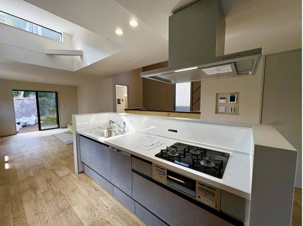 アイランドキッチンが、日々の生活動線を引き立たせます