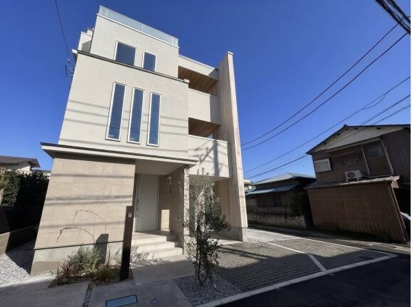 湘南らしい海を身近に感じるロケーションです。