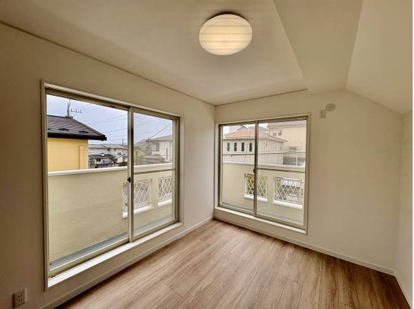 少し高台にあるので風も通りますし、日当たりも良好です！