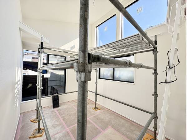 南東向きのお部屋。大きな窓から陽が差し込みます