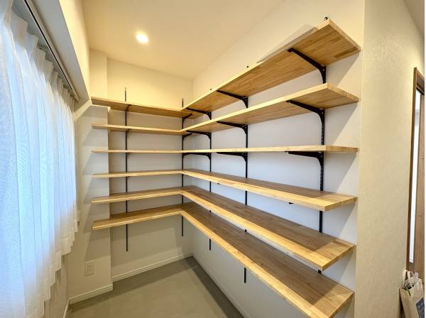 見せる収納のスケルトンシューズラック