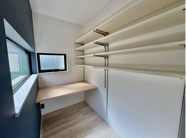 リビングには勉強スペース（書斎スペース）がありますよ♪