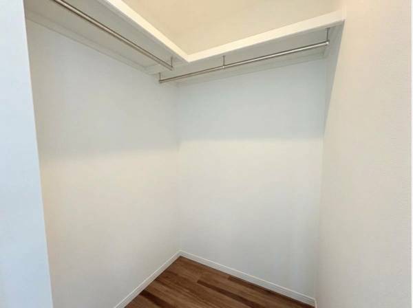 沢山の洋服を収納できる、ウォークインクローゼット