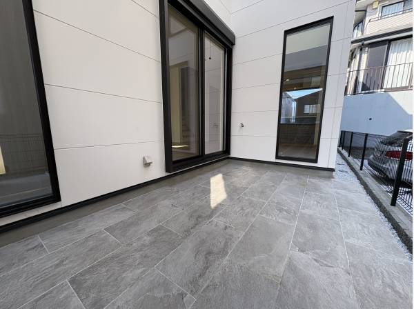 内庭でカフェでもどうでしょうか？