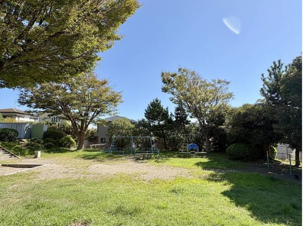 物件目の前にある西鎌倉三丁目公園