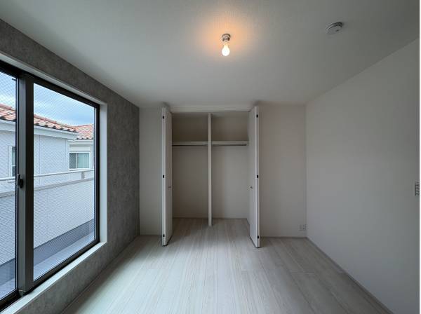 2階洋室７帖南向きです
