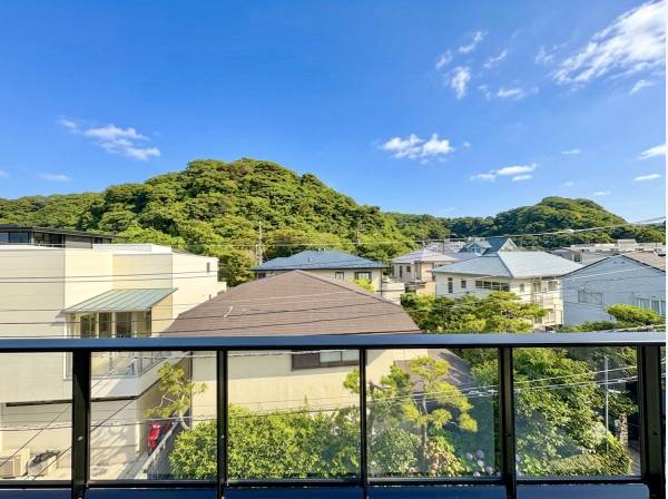 海に近いながらも、緑を望む暮らし