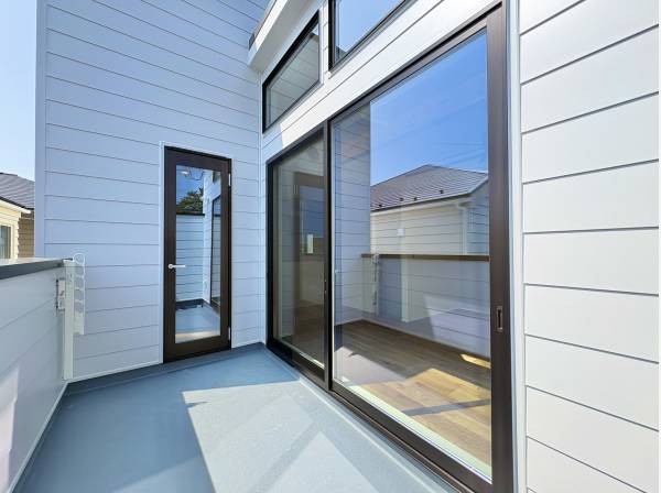 奥行きもあり、十分な広さのバルコニー