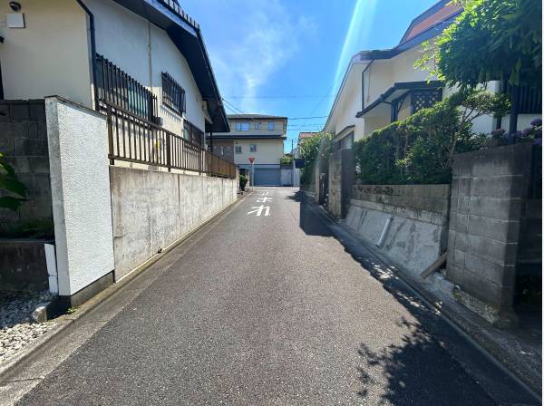 前面道路は約4m御座います★