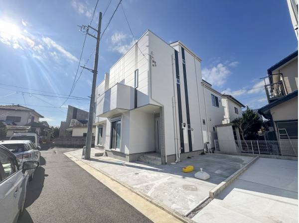 スリット模様がスタイリッシュな外観です