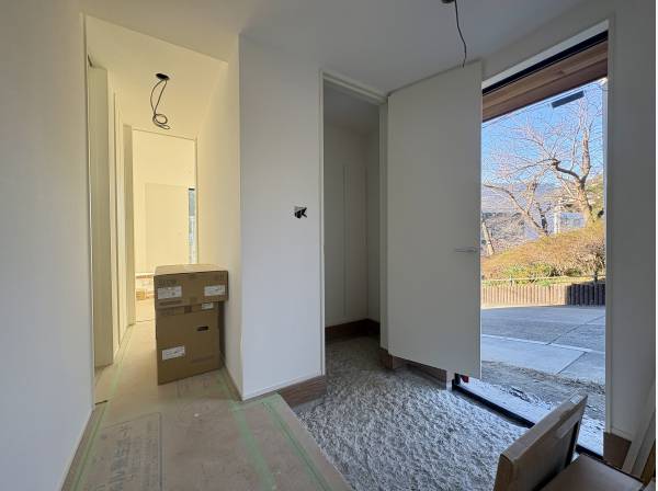 たっぷりの収納を備え、いつも美しく整う玄関。