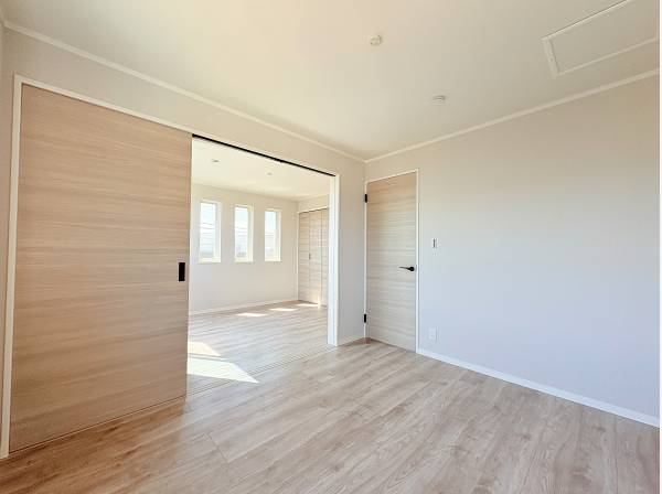 扉を開ければ広々とした大空間に