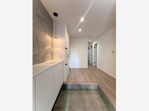 開放的な玄関ホール ウェルカムシンクがあるのも嬉しいですね