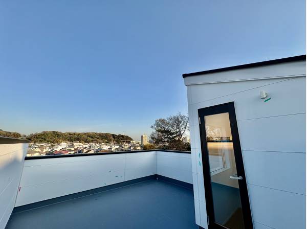 ルーフバルコニーでみんなで食事会をしてもいいですね！