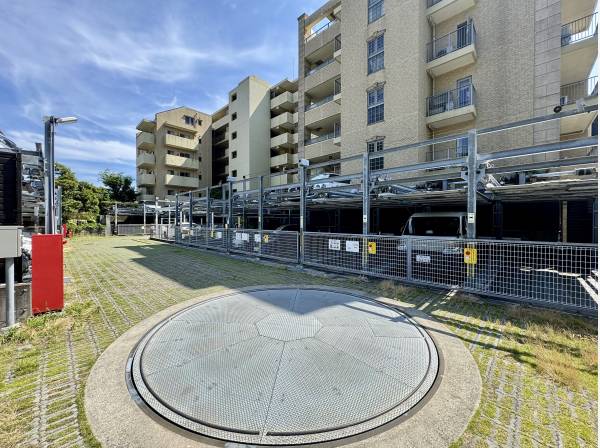 駐車場は1住戸1区画の専用使用権付き！無償でお使いいただけます！
