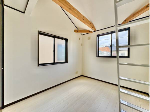 2面採光で陽光がお部屋の全体に届きます