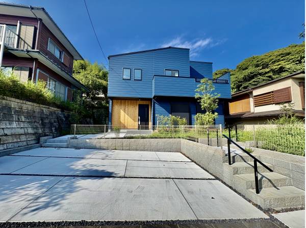 閑静な住宅街です。海まで歩いて行けます！