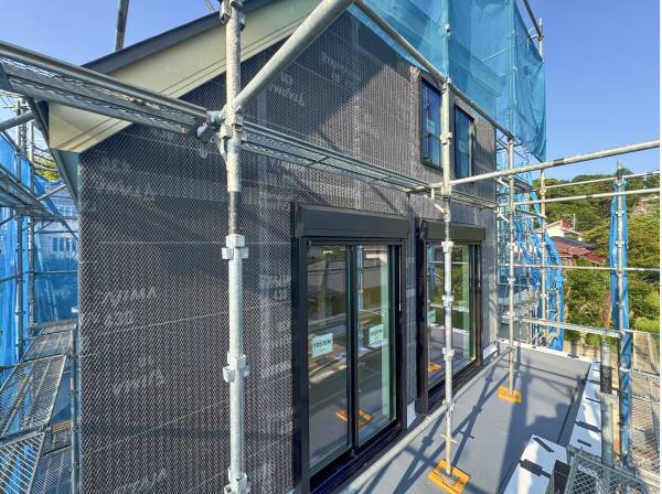 施工中のバルコニー。外壁の内側工事の真っ最中です。