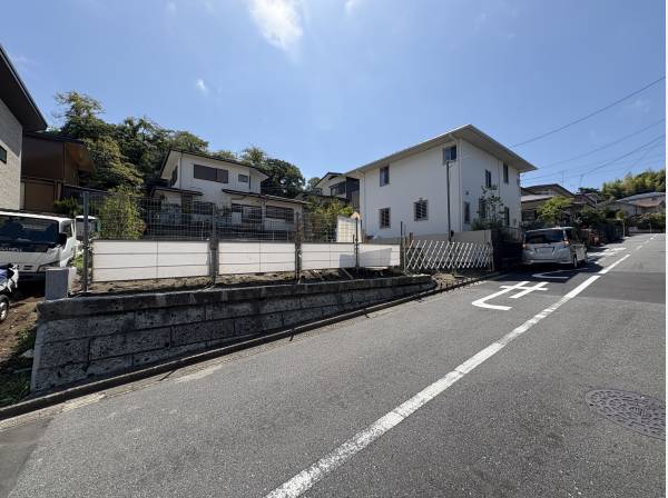 ゆとりある約６４坪の土地は、間口も広く建物が堂々と見栄えします