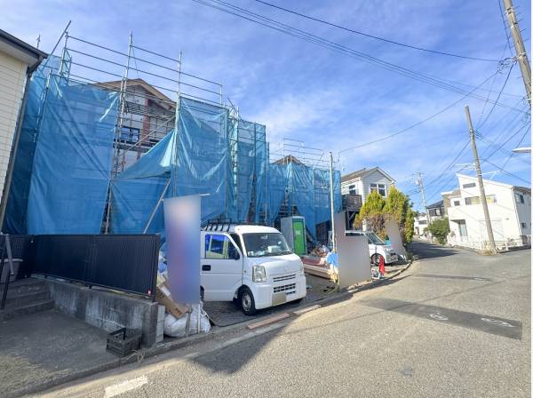 江ノ電がコトコト走る情緒あふれるロケーション