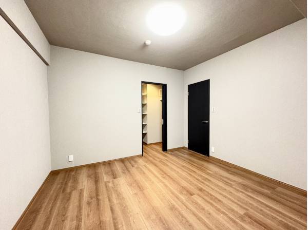 居室は2部屋ございます