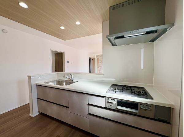 対面式のシステムキッチン