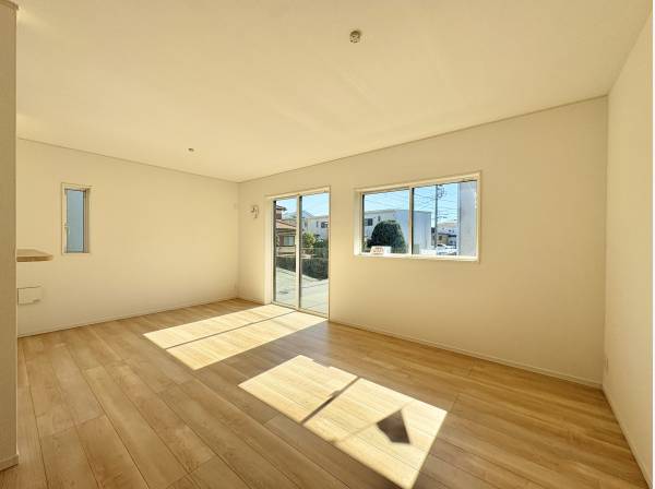 角地の恩恵をたっぷりと感じる日陽当り。