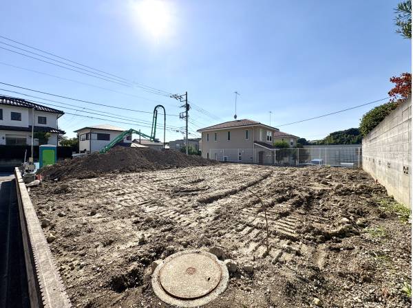 青空と陽光に包まれた、ゆとりある敷地