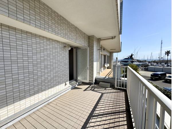 奥行きのあるバルコニー