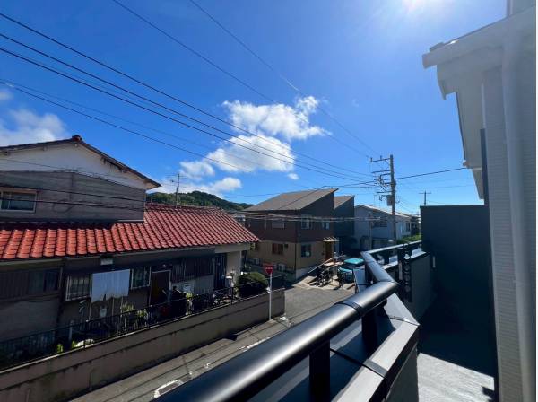 バルコニーからは澄み渡る青空！心地よい風が吹きます！