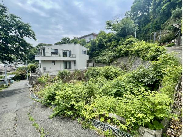 角地の建築条件がない物件になります