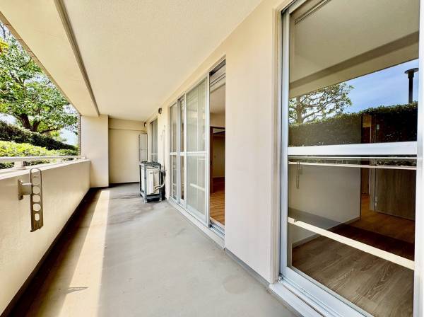 リビングと洋室の2部屋から出入りができる実用的な設計です