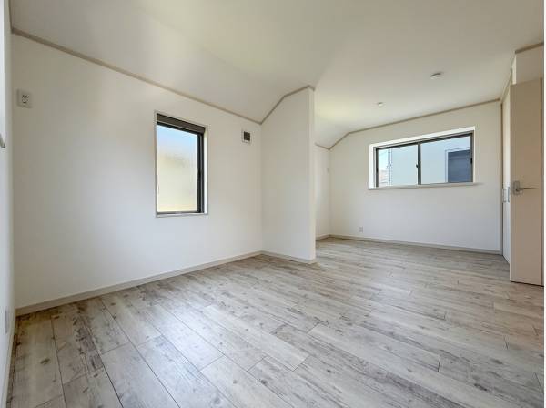約10帖のお部屋は壁の造作が可能です
