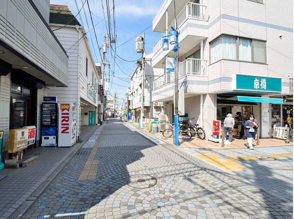 鵠沼海岸商店街まで徒歩10分（約800m）