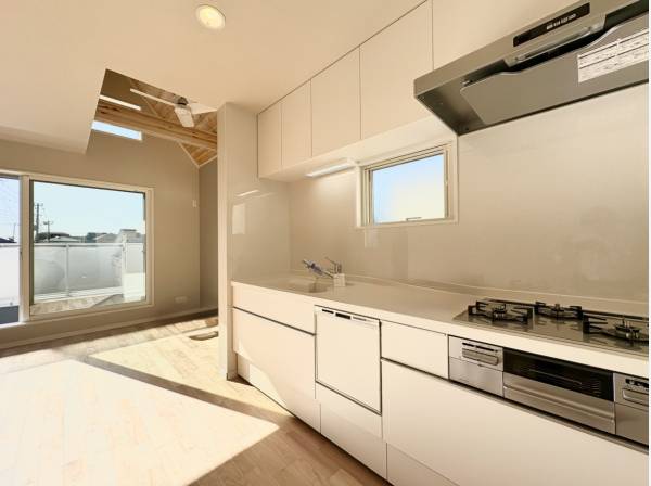 食洗機付きのシステムキッチン