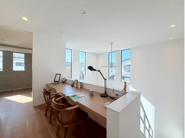 2階には勉強スペースや在宅ワークにも嬉しいワークスペース！