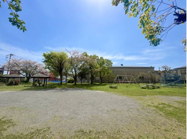 小中島公園まで徒歩1分（約20m）