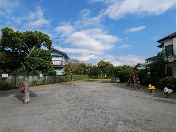 旭が丘公園まで徒歩3分（約220m）