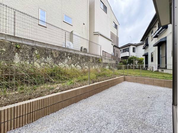 お手入れしやすいサイズのお庭もございます♪